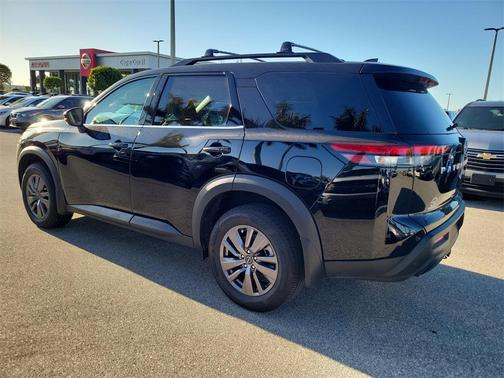 2023 Nissan Pathfinder SV FWD