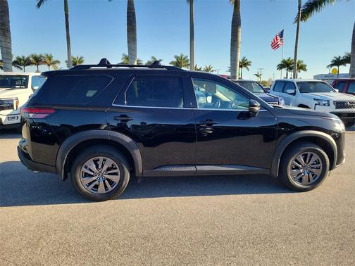 2023 Nissan Pathfinder SV FWD