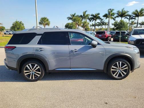 2024 Nissan Pathfinder Platinum FWD