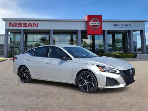 2023 Nissan Altima SR FWD