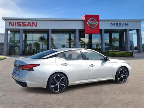 2023 Nissan Altima SR FWD