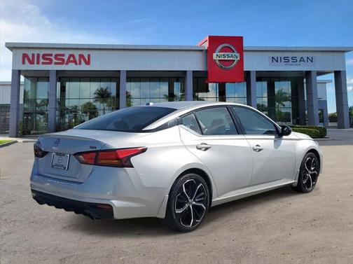 2023 Nissan Altima SR FWD