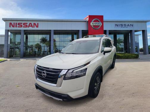 Pearl White Tricoat 2024 Nissan Pathfinder SL FWD