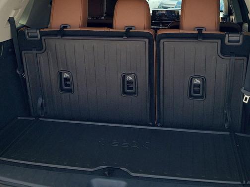 Everest White Pearl Tricoat 2026 Nissan Pathfinder Platinum