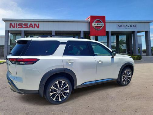 Everest White Pearl Tricoat 2026 Nissan Pathfinder Platinum