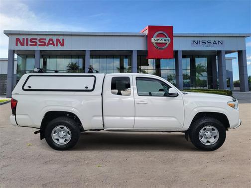 2022 Toyota Tacoma SR