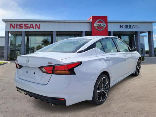 2025 Nissan Altima SR FWD