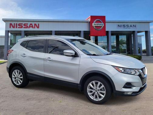 Brilliant Silver Metallic 2022 Nissan Rogue Sport SV