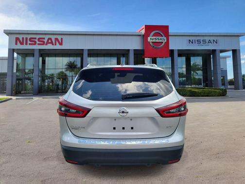 Brilliant Silver Metallic 2022 Nissan Rogue Sport SV