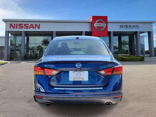 Deep Blue Pearl 2022 Nissan Altima SR FWD