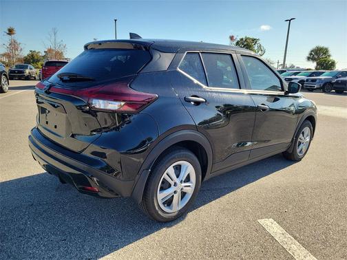 2025 Nissan Kicks S