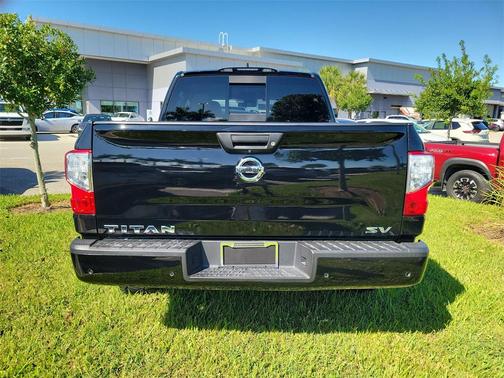 2022 Nissan Titan SV