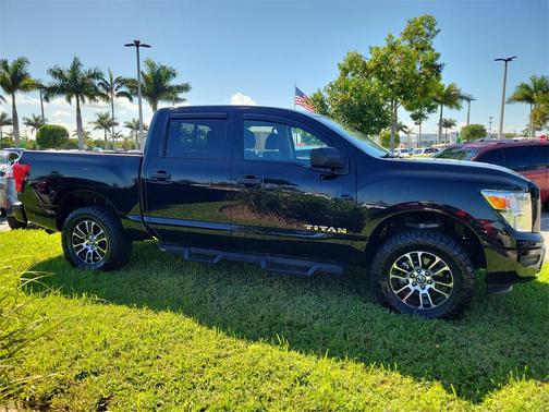 2022 Nissan Titan SV