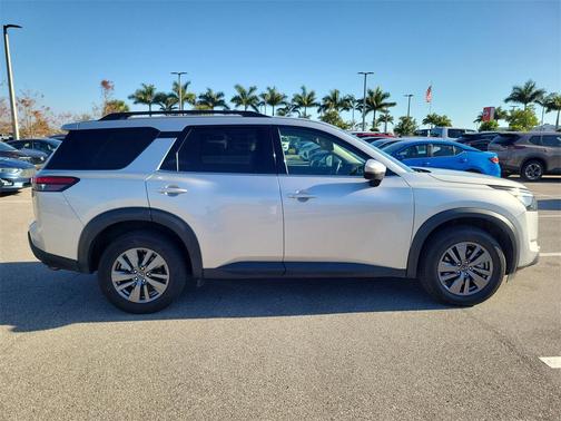 2025 Nissan Pathfinder SV 4WD