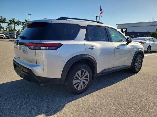 2025 Nissan Pathfinder SV 4WD