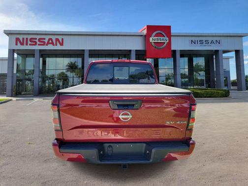 Cardinal Red Tricoat 2022 Nissan Frontier SV