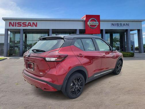 Scarlet Ember Tintcoat/Super Black 2023 Nissan Kicks SR