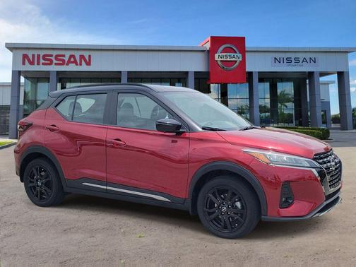 Scarlet Ember Tintcoat/Super Black 2023 Nissan Kicks SR
