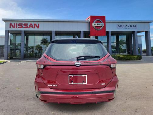 Scarlet Ember Tintcoat/Super Black 2023 Nissan Kicks SR