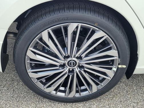 Pearl White Tricoat 2026 Nissan Altima 2.5 SV