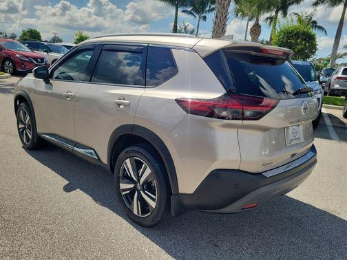 Champagne Silver Metallic 2021 Nissan Rogue SL