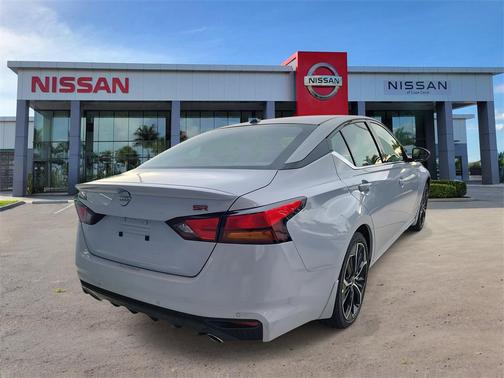 2025 Nissan Altima SR FWD