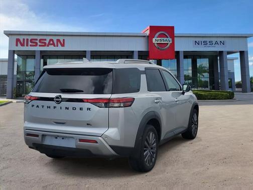 2022 Nissan Pathfinder SL 2WD