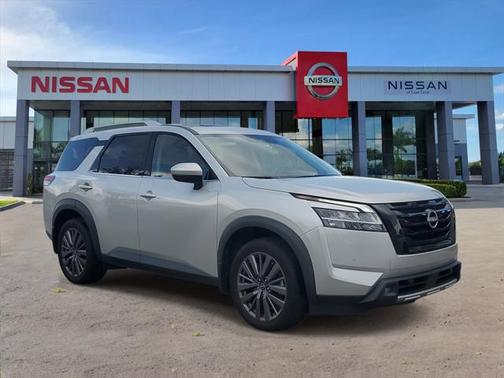 2022 Nissan Pathfinder SL 2WD