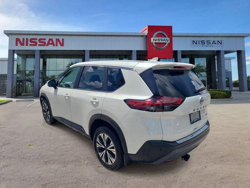 Pearl White Tricoat 2023 Nissan Rogue SV