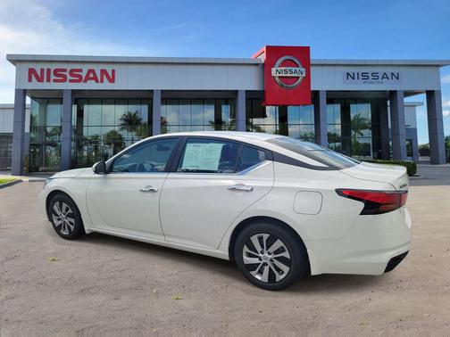 Glacier White 2023 Nissan Altima S FWD