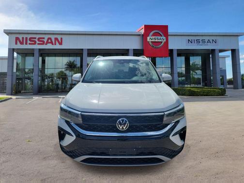 Pyrite Silver Metallic 2024 Volkswagen Taos 1.5T SE