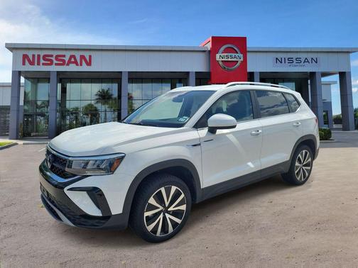 Pyrite Silver Metallic 2024 Volkswagen Taos 1.5T SE