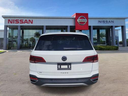 Pyrite Silver Metallic 2024 Volkswagen Taos 1.5T SE