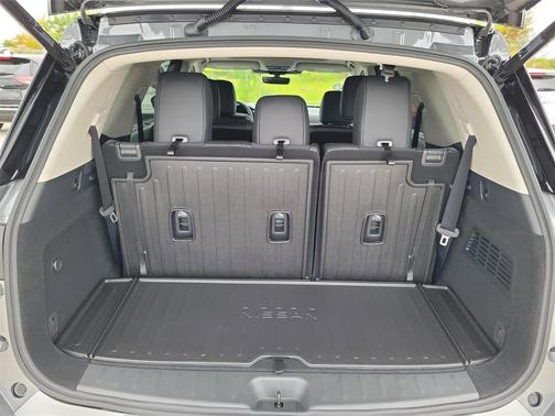 2025 Nissan Pathfinder Platinum 4WD