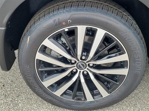 2025 Nissan Pathfinder Platinum 4WD