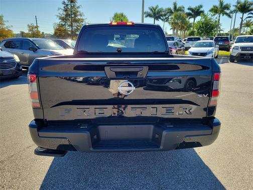 2024 Nissan Frontier SV