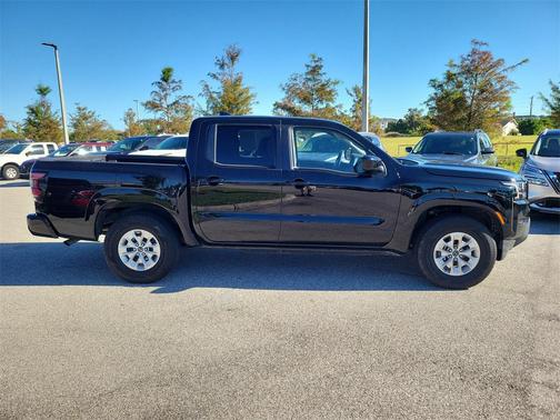 2024 Nissan Frontier SV