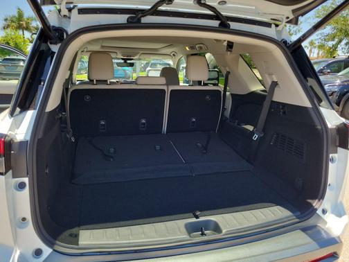 Everest White Pearl Tricoat 2026 Nissan Pathfinder SL