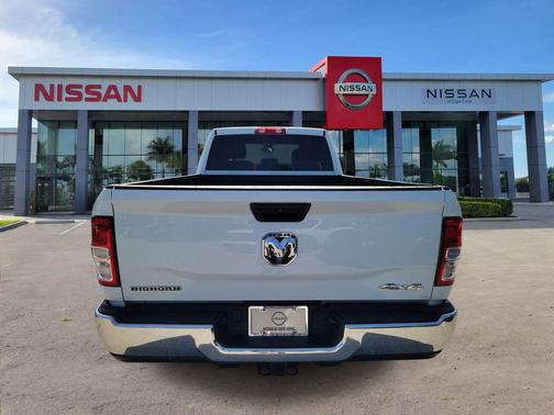 Bright White Clearcoat 2024 RAM 3500 Big Horn Crew Cab 4x4 8' Box