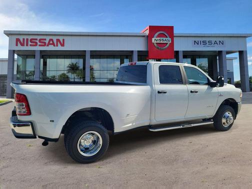 Bright White Clearcoat 2024 RAM 3500 Big Horn Crew Cab 4x4 8' Box