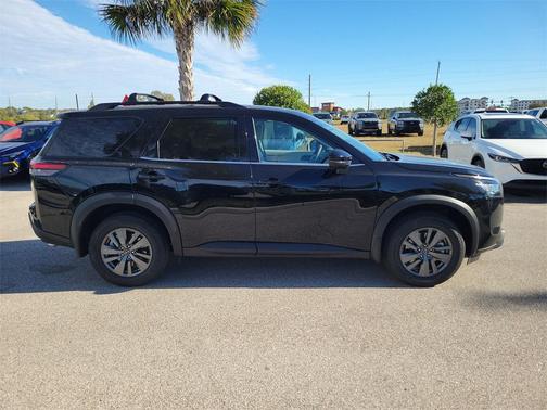 2025 Nissan Pathfinder SV FWD