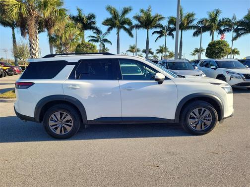 2025 Nissan Pathfinder SV FWD