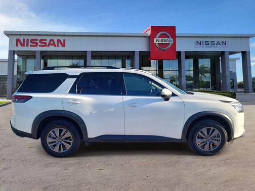 2025 Nissan Pathfinder SV FWD