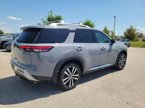Boulder Gray Pearl 2025 Nissan Pathfinder Platinum FWD