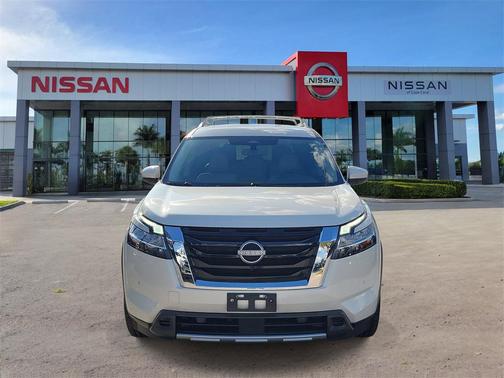 2023 Nissan Pathfinder SL 4WD