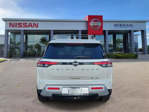 2023 Nissan Pathfinder SL 4WD