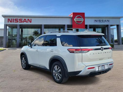 2023 Nissan Pathfinder SL 4WD
