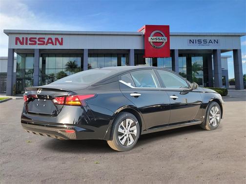 2025 Nissan Altima S FWD