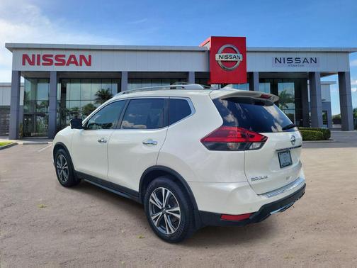 Pearl White Tricoat 2019 Nissan Rogue SV