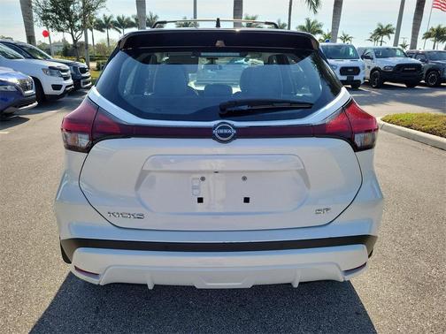 2024 Nissan Kicks SR